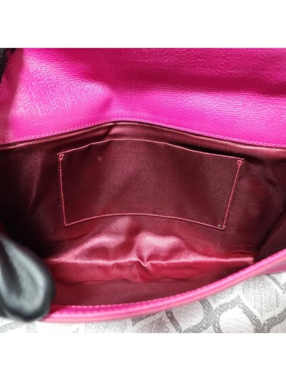 Authentic YVES SAINT LAURENT Calfskin Leather Ligne Y Clutch Bag Pink
